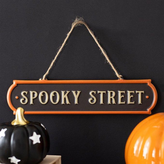 Panneau métallique à suspendre « Spooky Street »